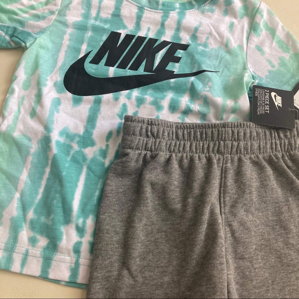 Nike Active Shorts top outfit - Picture 4 of 4